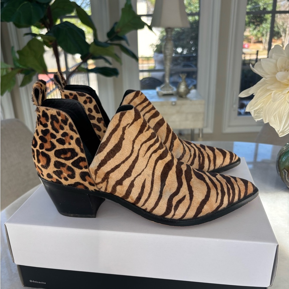 Dolce Vita leather bootie. Size 8.5